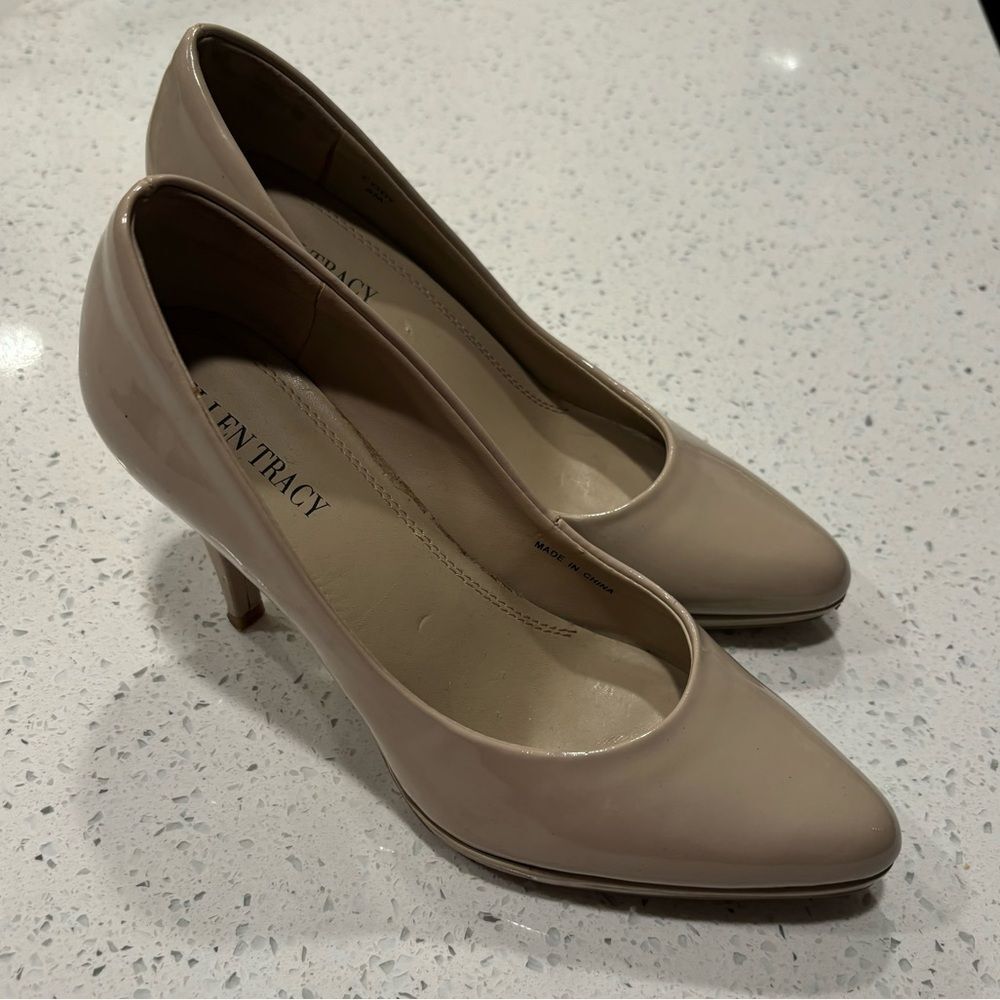 Ellen Tracy tan nude vegan leather pumps 6.5